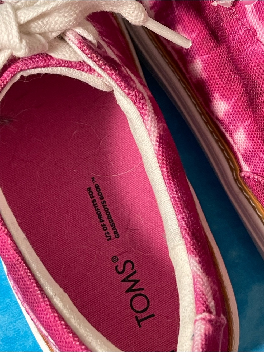 Toms Women's Magenta Tie-Dye Canvas Sneakers with Gold Trim - Picture 6 of 6